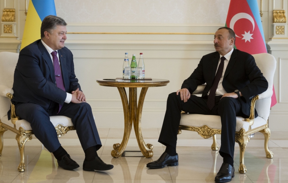 Azərbaycan Prezidenti İlham Əliyevin Ukrayna Prezidenti Petro Poroşenko ilə təkbətək görüşü VİDEO