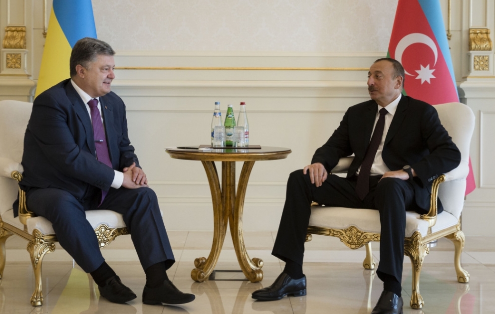President Ilham Aliyev and President Petro Poroshenko met in private VIDEO
