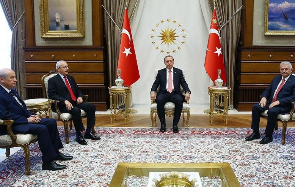 Türkiyə Prezidenti Rəcəb Tayyib Ərdoğan əsas siyasi partiyaların liderlərini qəbul edib VİDEO
