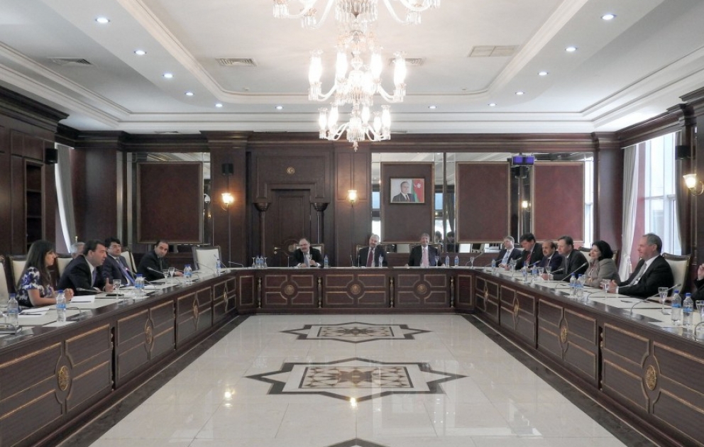 Britische Parlamentsdelegation besucht Milli Mejlis VIDEO