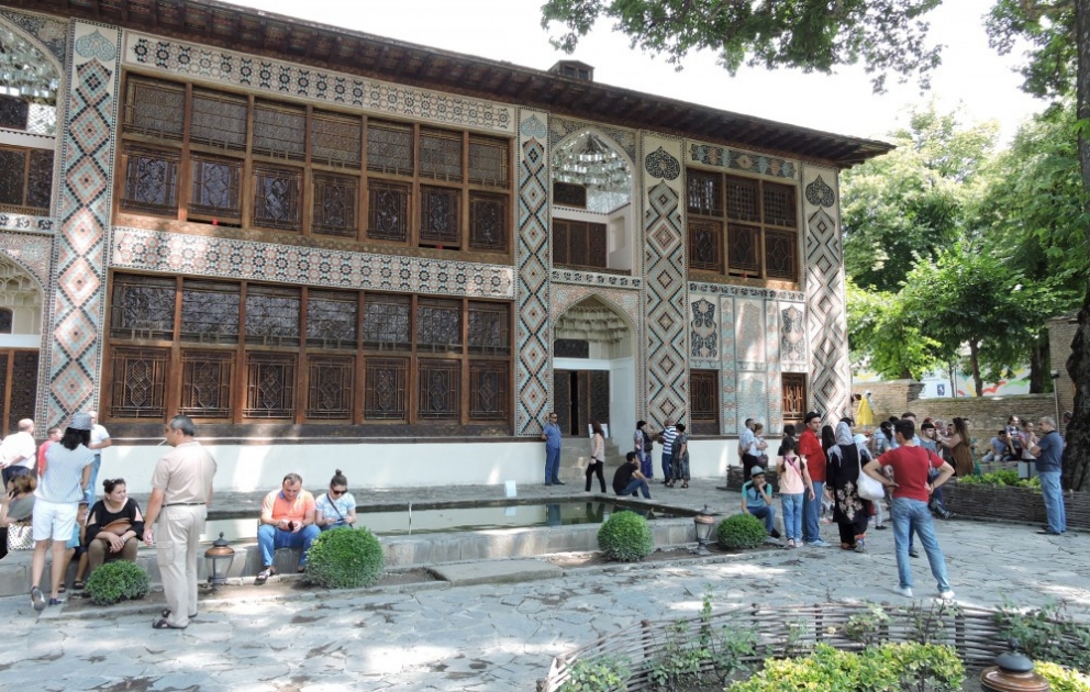Şəkinin füsunkar təbiəti, qədim tarixi və sənətkarların əl işləri turistlərin diqqətini çəkir VİDEO
