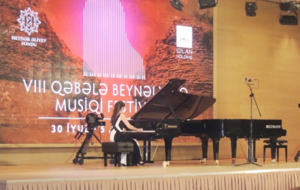 Qəbələdə fortepiano musiqisi axşamı VİDEO