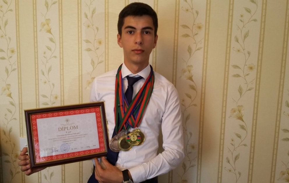 Altı üzvü ali təhsilli olan ailənin sonbeşiyindən yüksək nəticə: 663 bal və qızıl medal VİDEO