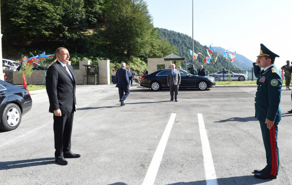 Präsident Ilham Aliyev besucht Grenzposten „Laza“ in Gabala VIDEO