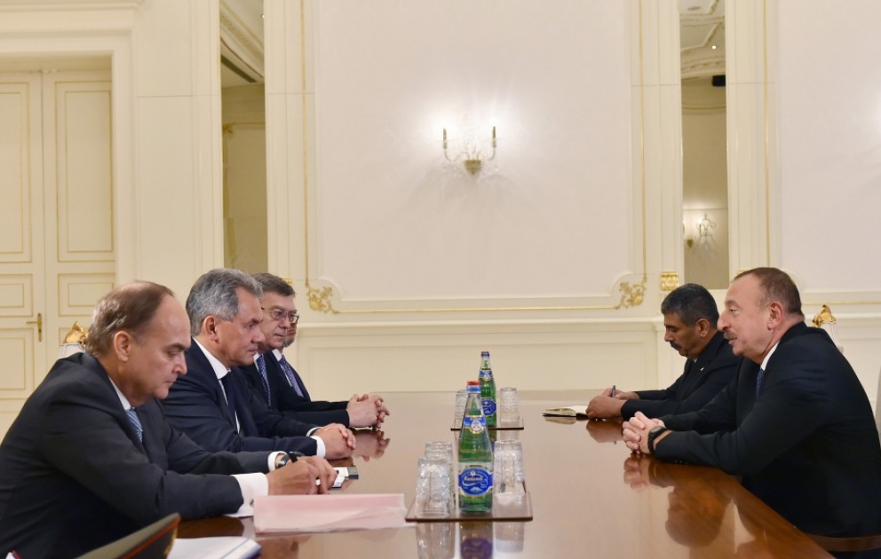 Le président Ilham Aliyev a reçu une délégation conduite par le ministre russe de la Défense VIDEO