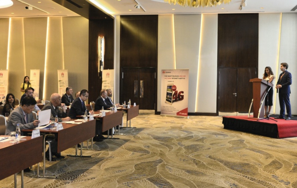 Chinesische Gesellschaft "HUAWEI" organisiert eine IT-Ausstellung Baku VIDEO