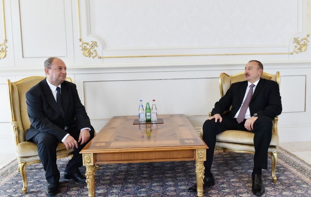 Le président Ilham Aliyev a reçu les lettres de créance du nouvel ambassadeur belge en Azerbaïdjan VIDEO