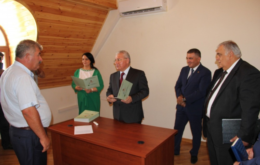 Siyəzən rayonunda kənd təsərrüfatı idarələri üçün inşa edilən yeni inzibati bina istifadəyə verilib VİDEO