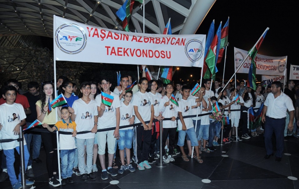 Rio-de-Janeyroda XXXI Yay Olimpiya Oyunlarında iştirak edən Azərbaycan idmançıları Bakıda təntənə ilə qarşılanıb VİDEO