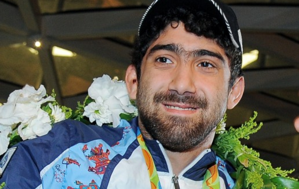 I am happy to win silver for Azerbaijan at Rio 2016, wrestler Asgarov VIDEO