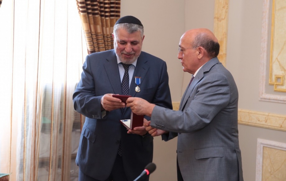 Head of Religious Community of Mountain Jews receives Shohrat Order VIDEO