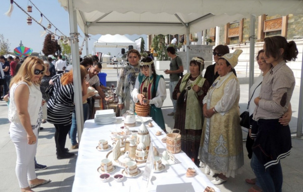 Qəbələ IV Beynəlxalq Mürəbbə Festivalında 10 ölkədən gətirilən mürəbbələr nümayiş olunub [YENİLƏNİB] VİDEO