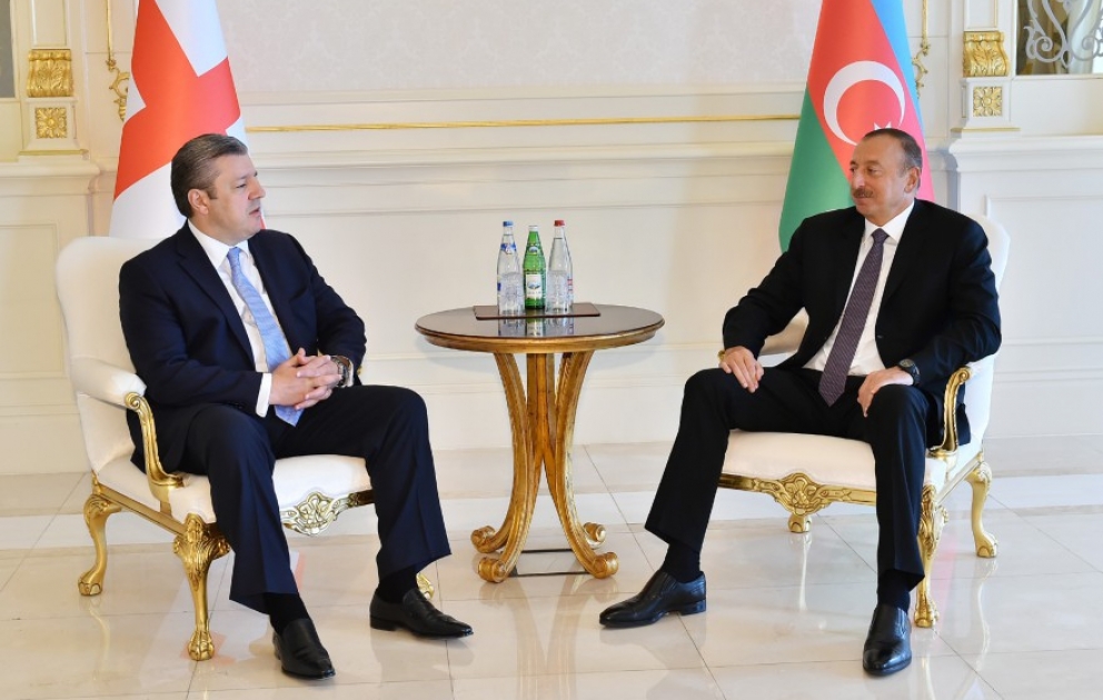 Präsident Ilham Aliyev empfängt Premierminister von Georgien VIDEO