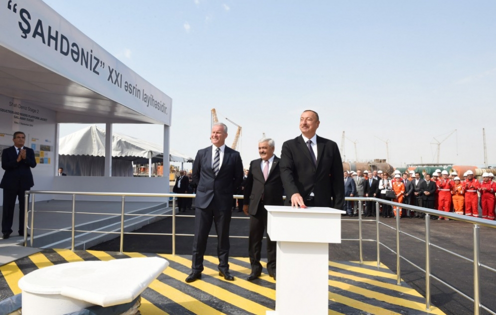 Le président Ilham Aliyev assiste à la cérémonie de départ du navire transportant un bloc d’appui d’une plateforme du projet Chahdeniz-2 VIDEO