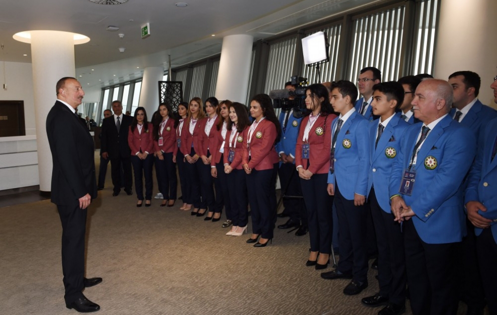 Le président Ilham Aliyev rencontre les joueurs d’échecs azerbaïdjanais participant à l’Olympiade d’échecs de Bakou VIDEO