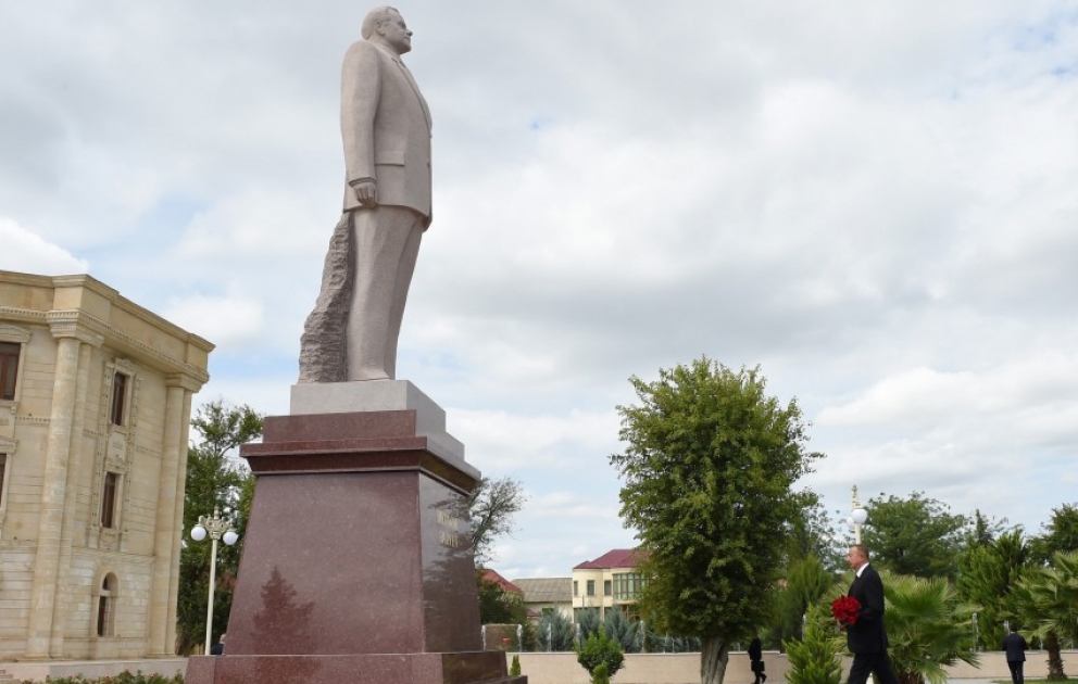 Déplacement du président Ilham Aliyev à Salyan VIDEO
