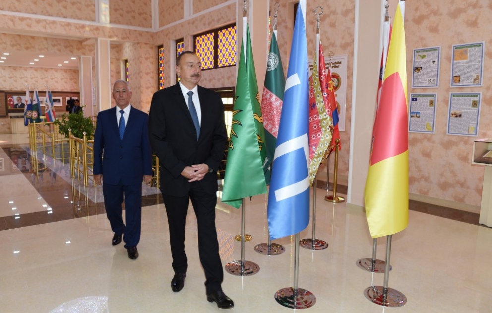 Le président azerbaïdjanais visite la Place et le Musée du drapeau à Khatchmaz VIDEO