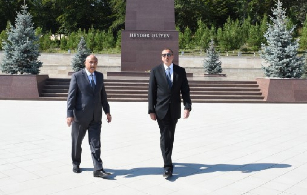 Prezident İlham Əliyev Qusarda ümummilli lider Heydər Əliyevin abidəsini ziyarət edib VİDEO
