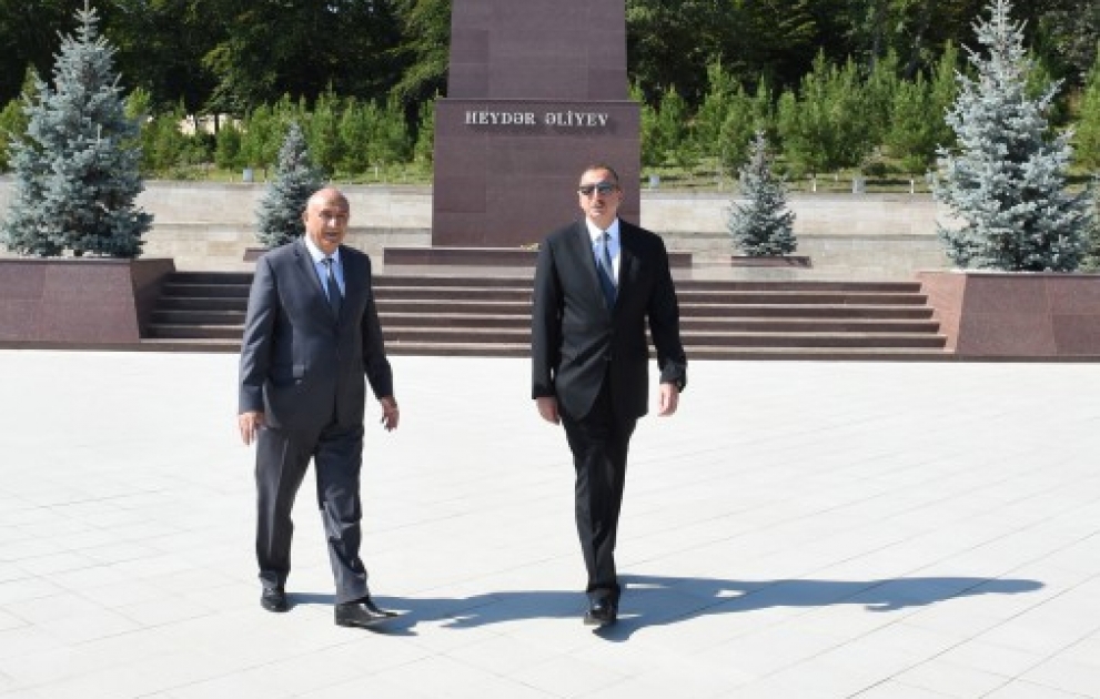 Президент Ильхам Алиев посетил в Гусаре памятник общенациональному лидеру Гейдару Алиеву ВИДЕО
