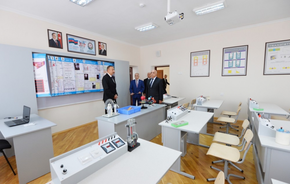 Prezident İlham Əliyev Xətai rayonundakı 58 nömrəli məktəbdə əsaslı yenidənqurma işlərindən sonra yaradılan şəraitlə tanış olub [YENİLƏNİB] VİDEO