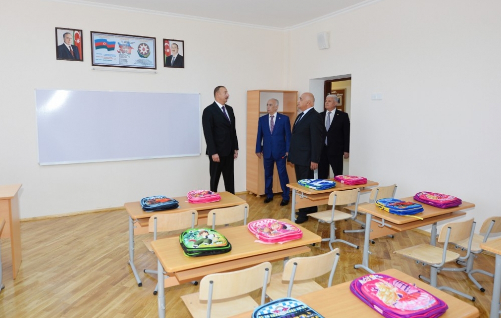 Le président azerbaïdjanais visite l'école No58 à Bakou [ mis à jour] VIDEO