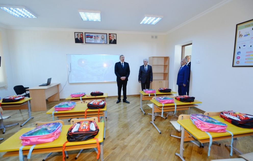 Prezident İlham Əliyev Bakıdakı 12 nömrəli orta məktəb üçün tikilmiş yeni tədris korpusunda yaradılan şəraitlə tanış olub [YENİLƏNİB] VİDEO