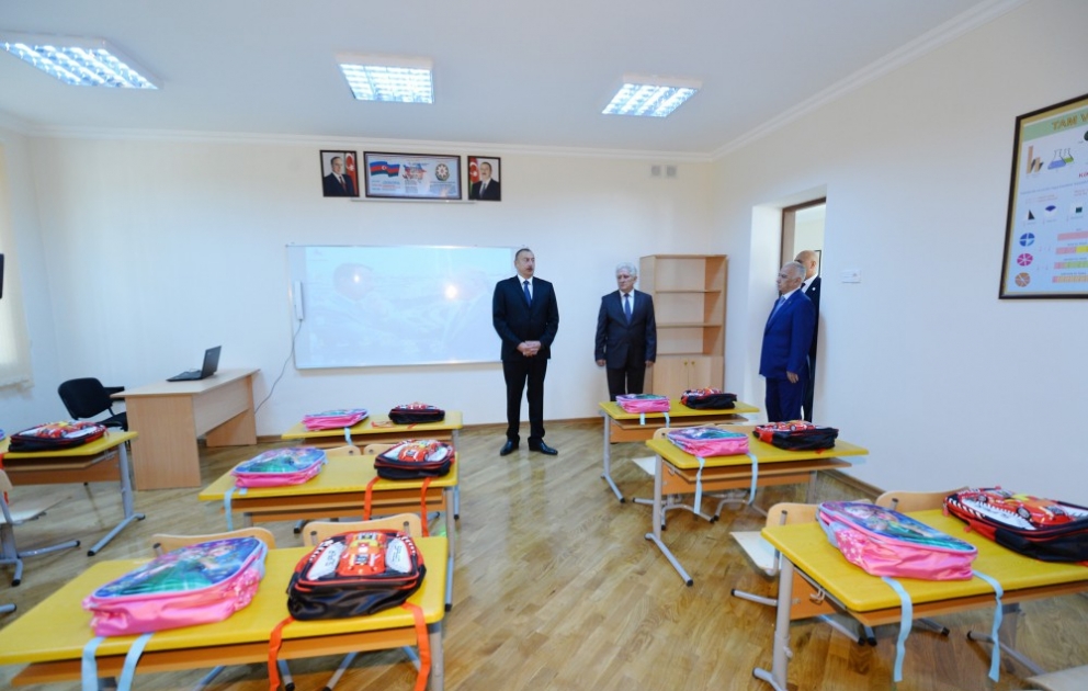 Präsident Ilham Aliyev besucht Schule Nr.12 VIDEO