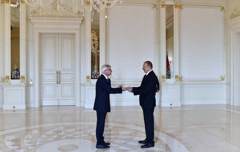 Le président de la République reçoit les lettres de créance de l’ambassadeur néerlandais VIDEO