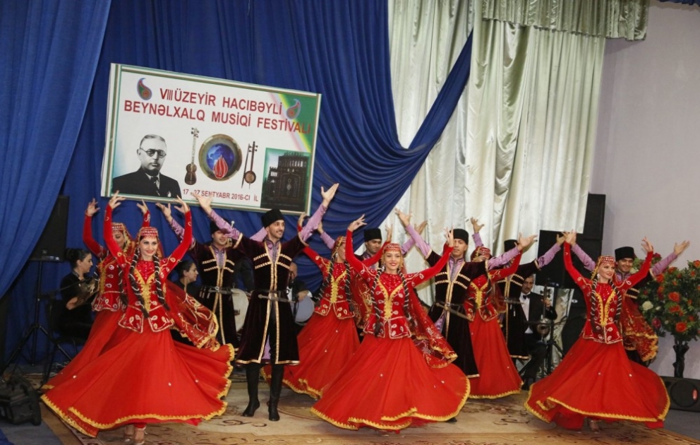 VIII Beynəlxalq musiqi festivalı çərçivəsində Ağcabədidə maraqlı konsert proqramı təqdim olunub VİDEO