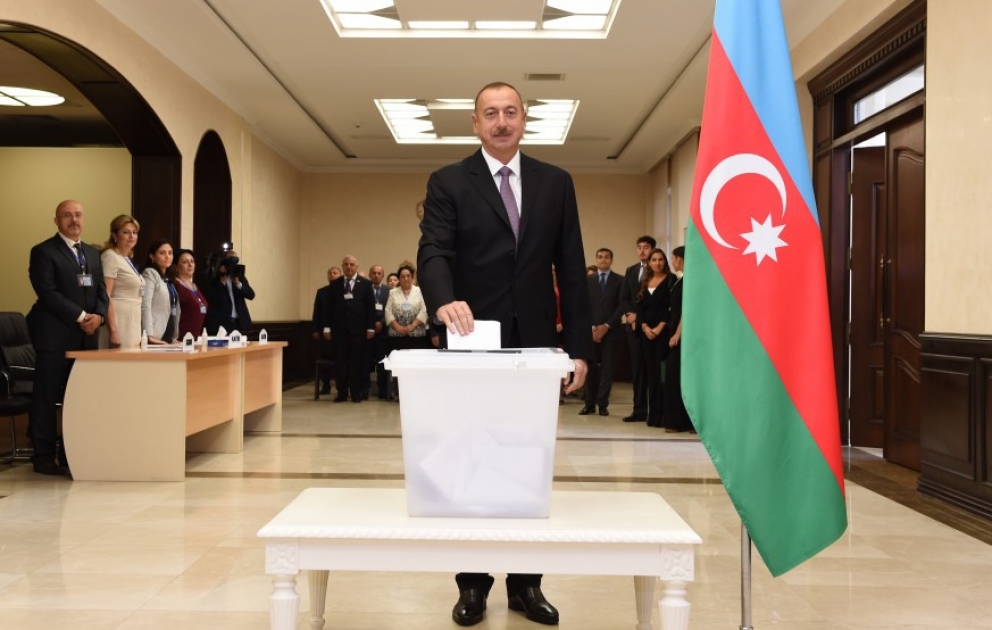 Le président de la République vote au bureau de vote 6 à Bakou VIDEO