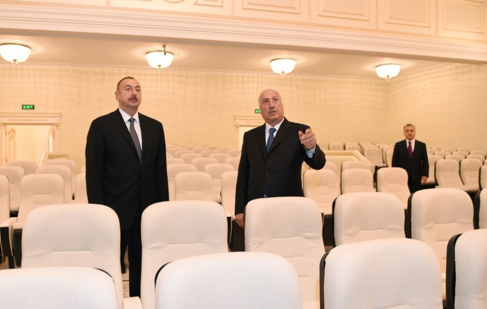 Le président de la République visite le Théâtre dramatique national de Soumgaït VIDEO