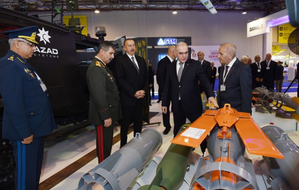 Prezident İlham Əliyev “ADEX 2016” ikinci Azərbaycan Beynəlxalq müdafiə sərgisi ilə tanış olub [YENİLƏNİB] VİDEO
