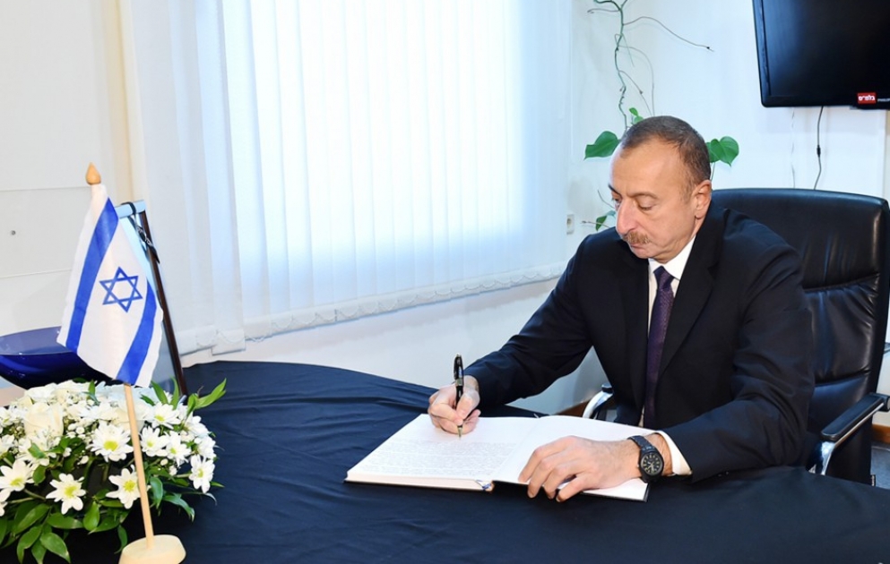 Президент Ильхам Алиев посетил посольство Израиля в нашей стране, выразил соболезнование в связи с кончиной бывшего Президента Шимона Переса [ОБНОВЛЕНО] ВИДЕО