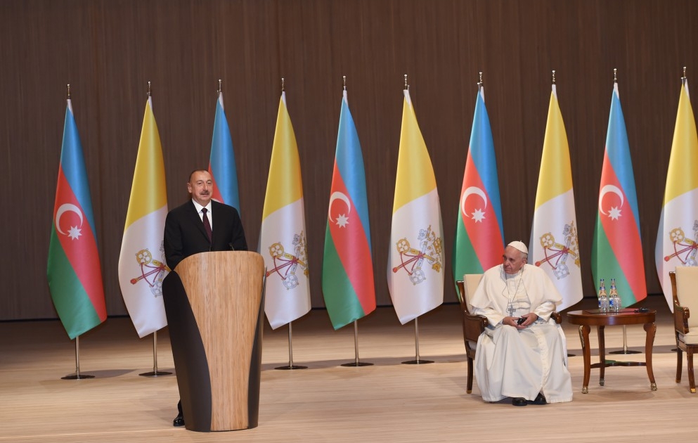Prezident İlham Əliyev və Roma Papası Fransisk Heydər Əliyev Mərkəzində ictimaiyyət nümayəndələrinin qarşısında çıxış ediblər [YENİLƏNİB - 2] VİDEO