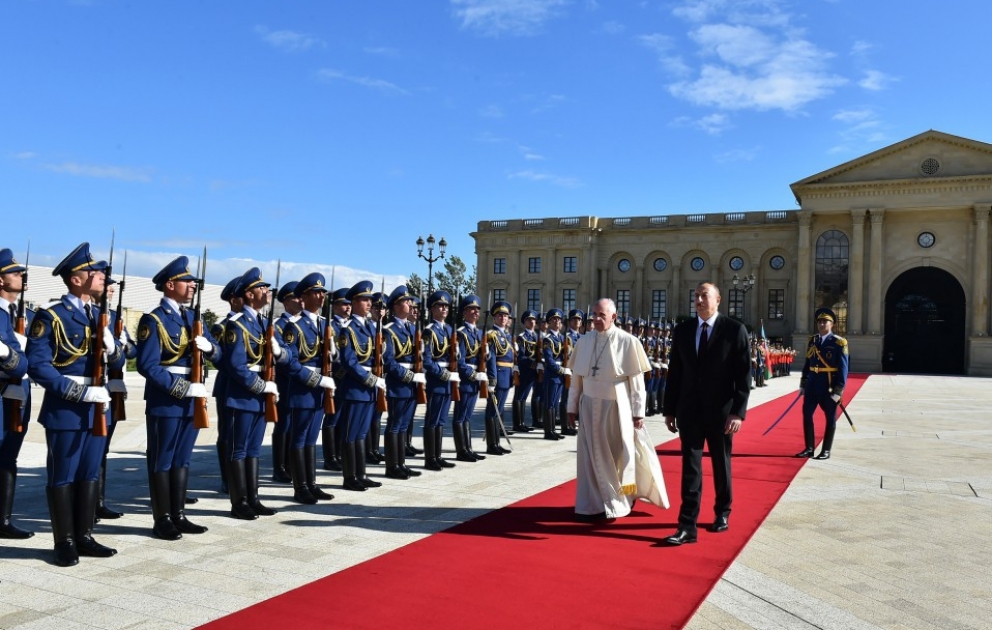 Cérémonie d’accueil officiel du pape François à Bakou VIDEO