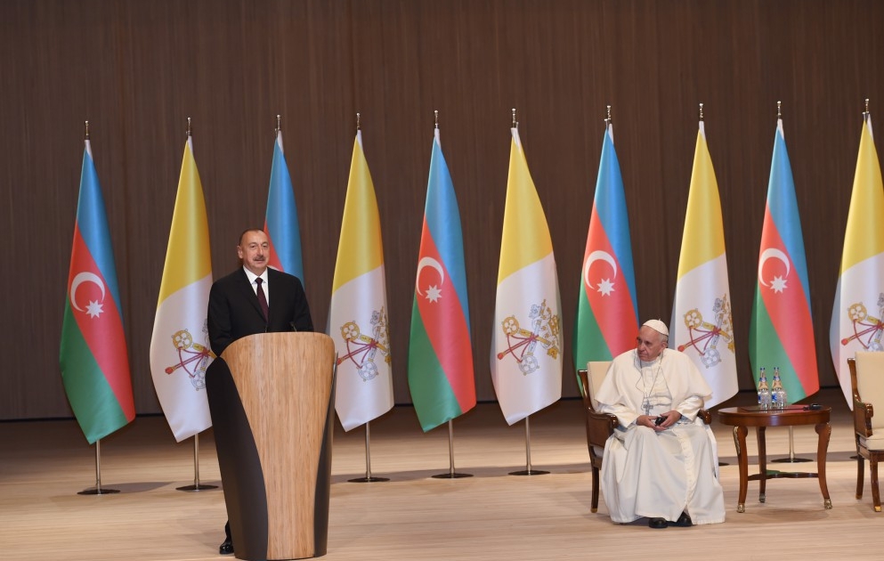 Le président Ilham Aliyev et le pape François sont intervenus devant le public au Centre Heydar Aliyev VIDEO