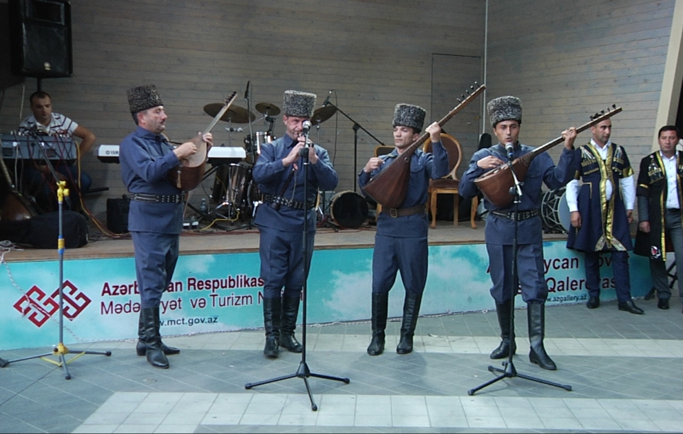 Gədəbəy və Şəmkir rayonlarının musiqi və folklor kollektivləri Bakıda çıxış edib VİDEO