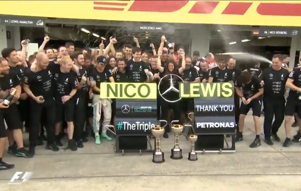“Mercedes” ardıcıl olaraq üçüncü dəfə “Formula-1” konstruktorlarının kubokunu qazanıb VİDEO