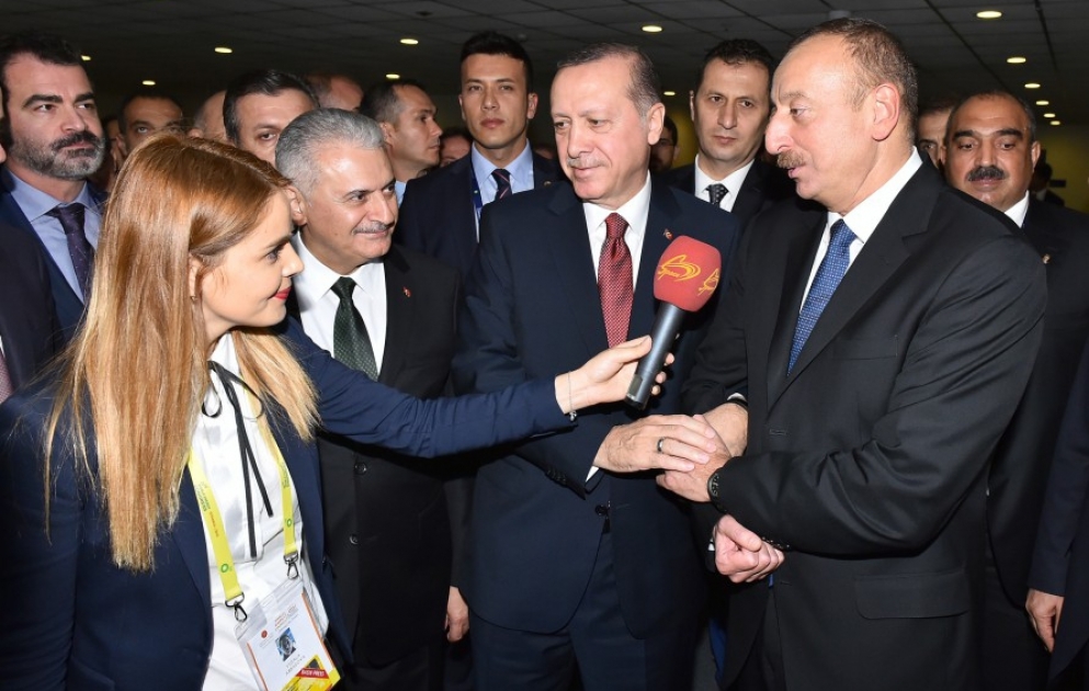 Les présidents azerbaïdjanais et turc répondent à une question de la journaliste de «Space» VIDEO