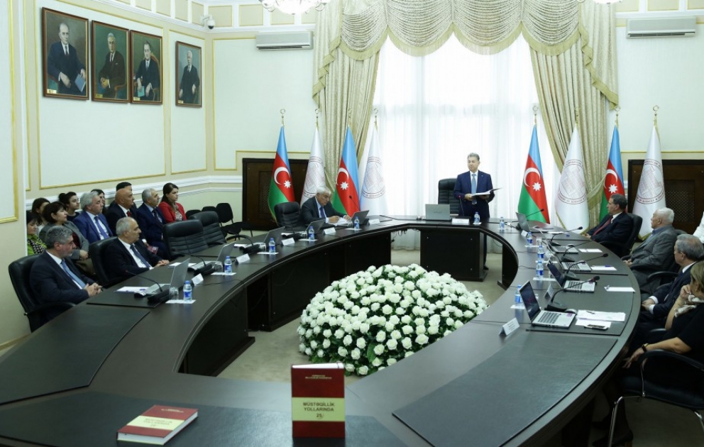 AMEA-da dövlət müstəqilliyinin bərpa olunmasının 25 illiyinə həsr edilən elmi konfrans keçirilib VİDEO