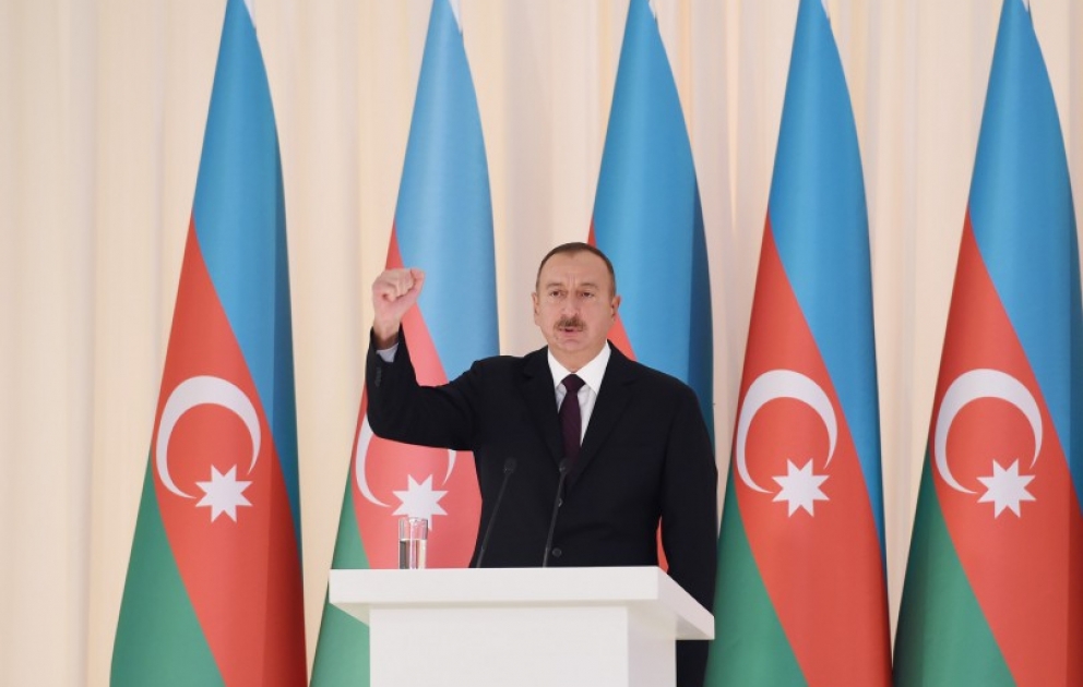 Azərbaycanın dövlət müstəqilliyinin bərpasının 25-ci ildönümünə həsr olunmuş rəsmi qəbul təşkil edilib Prezident İlham Əliyev rəsmi qəbulda iştirak edib VİDEO