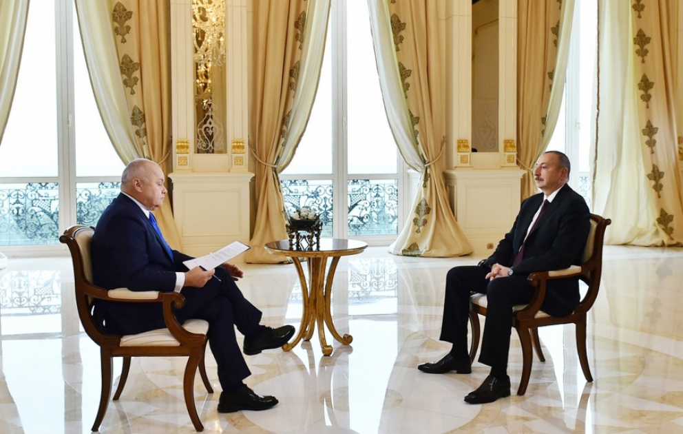 Präsident Ilham Aliyev beantwortet Fragen der Internationalen Nachrichtenagentur "Sputnik" VIDEO