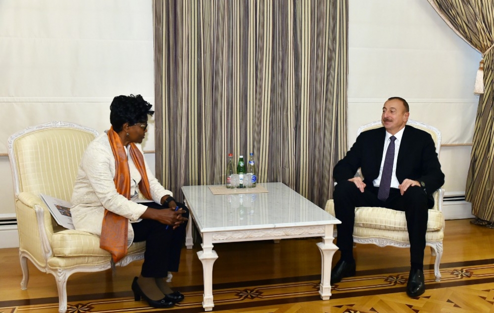 Aserbaidschans Präsident Ilham Aliyev empfängt Regionaldirektorin der Weltbank für Südkaukasus VIDEO