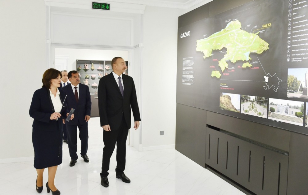 Präsident Ilham Aliyev weiht in Gazakh neues Gebäude für Heimatmuseum ein VIDEO