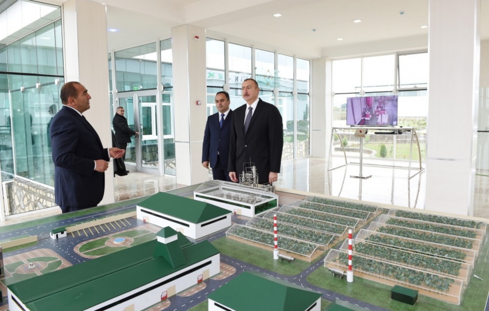 Präsident Ilham Aliyev besucht den Industriepark "Karvan-L EKO" in Agstafa ein VIDEO
