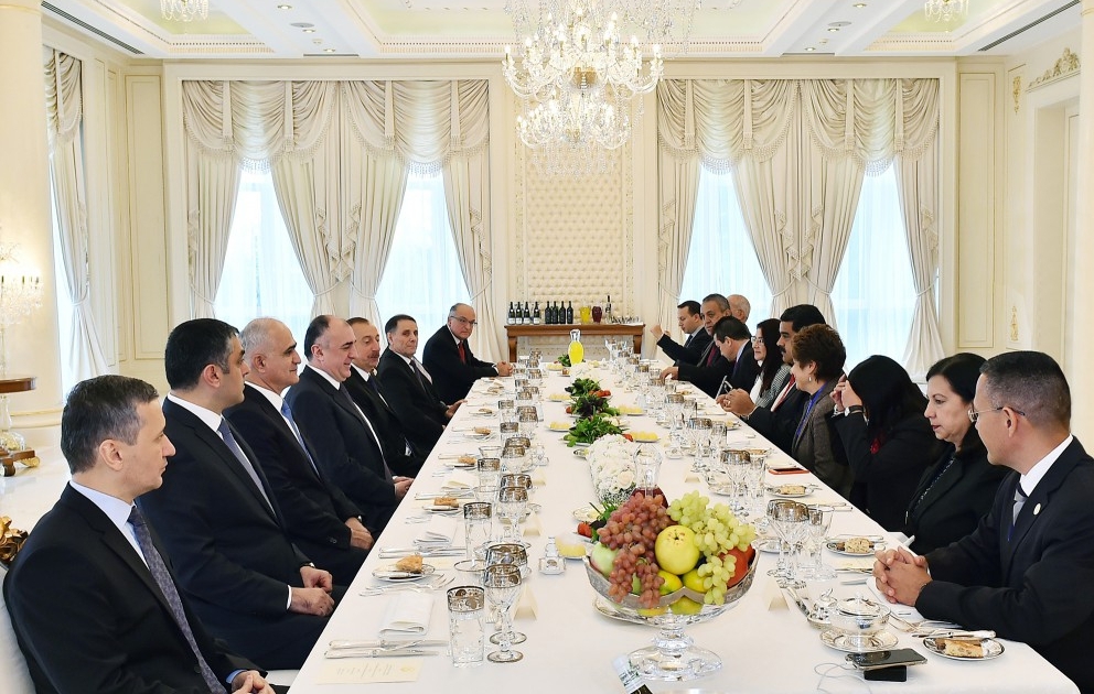 President Ilham Aliyev hosted official dinner for Venezuelan President VIDEO