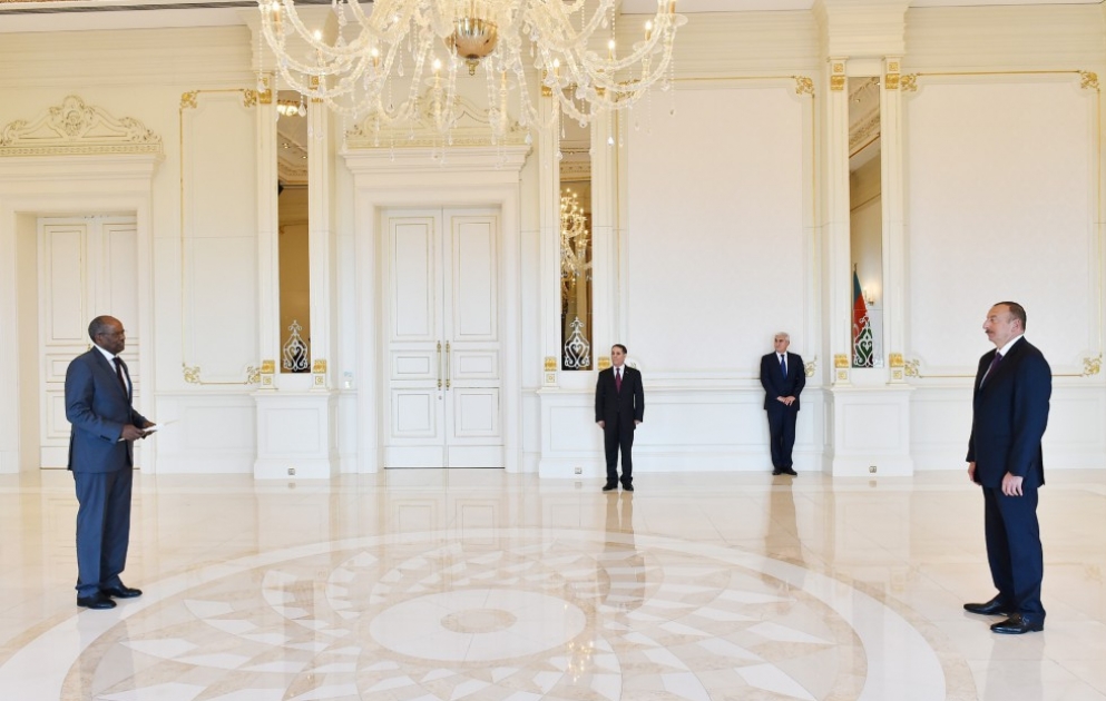 Aserbaidschans Präsident Ilham Aliyev nimmt Beglaubigungsschreiben des neuen Botschafters von Eritrea entgegen VIDEO