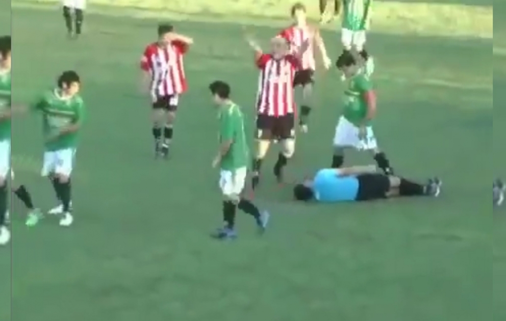 Qırmızı vərəqədən qəzəblənən futbolçu hakimi öldürüb VİDEO