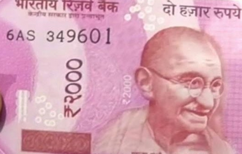 Hindistanda böyük banknotlar dövriyyədən çıxarılır VİDEO