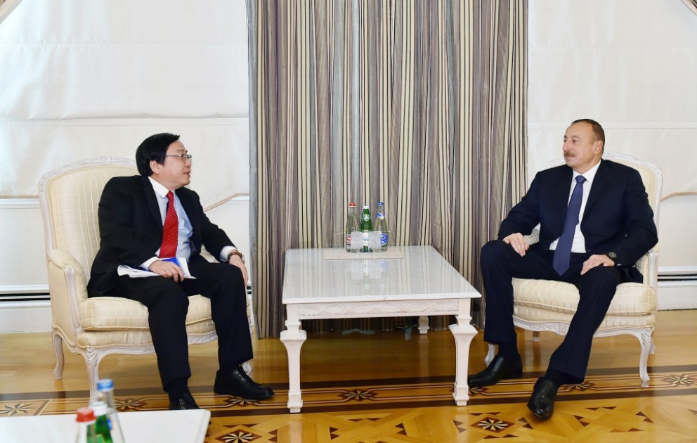 Le président Ilham Aliyev a reçu le vice-président de la Banque asiatique de développement VIDEO